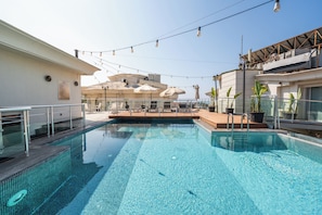Outdoor pool, free cabanas, pool umbrellas