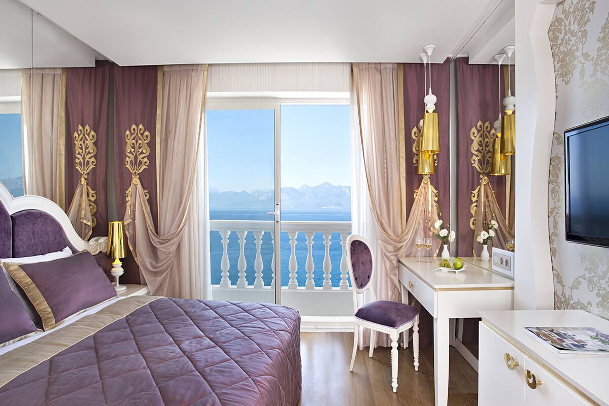 Premium bedding, free minibar items, in-room safe, blackout curtains