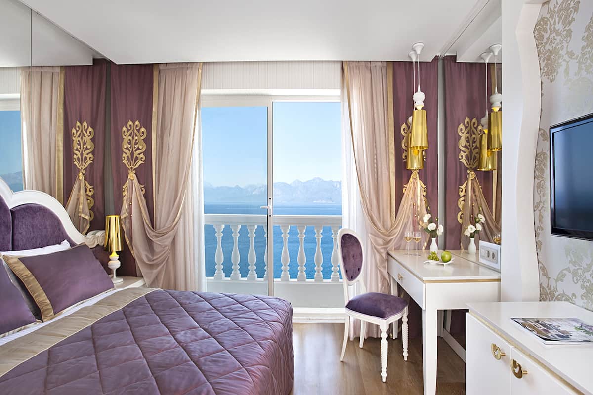 Premium bedding, minibar (some free items), in-room safe