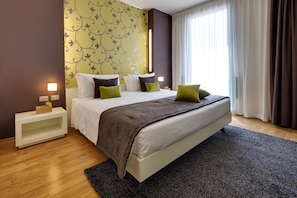 Habitació Comfort, 1 llit de matrimoni gran | Roba de llit d'alta qualitat, cobrellits i minibar