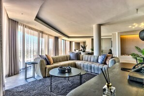 Presidentiële penthouse | Woonruimte | Flatscreentelevisie