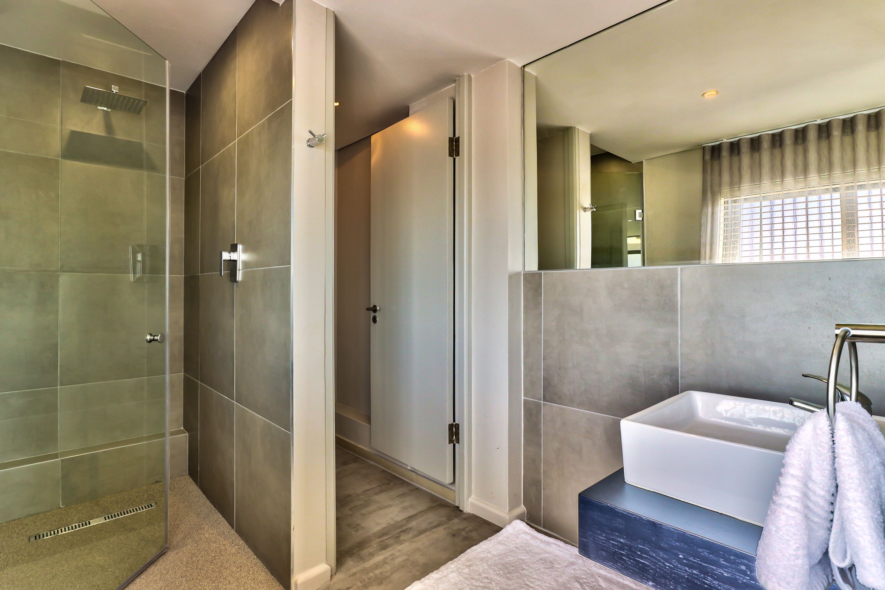 Presidential Penthouse | Bathroom | Free toiletries, towels, shampoo