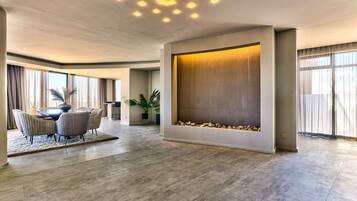 Penthouse Presidensial | Area keluarga | TV layar datar