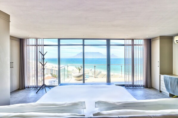 Presidentiële penthouse | Een kluis op de kamer, een strijkplank/strijkijzer, reisbedje