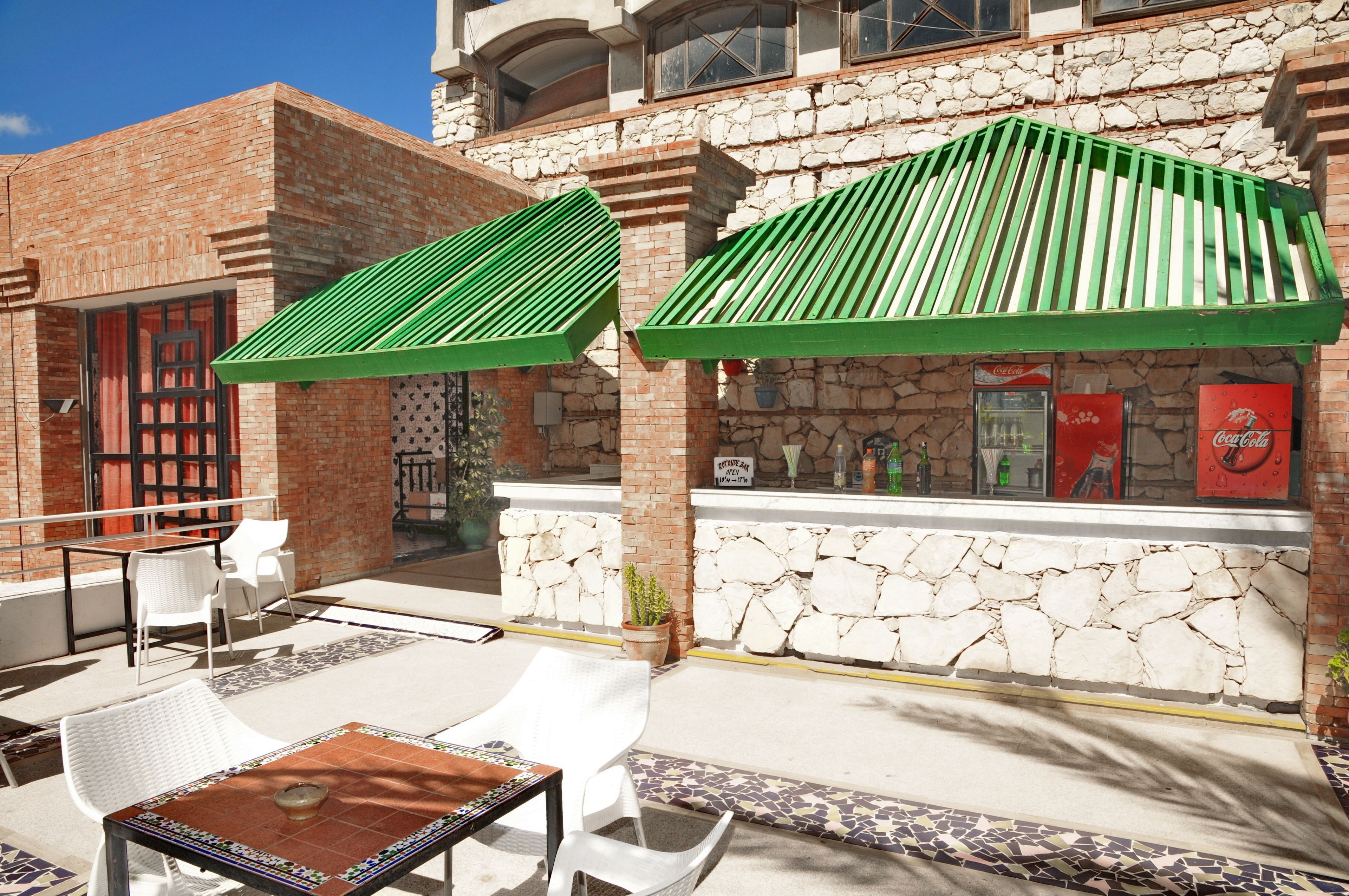 Poolside bar
