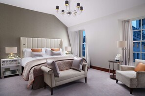 Premium bedding, Select Comfort beds, free minibar items, in-room safe - Conrad London St. James (London)