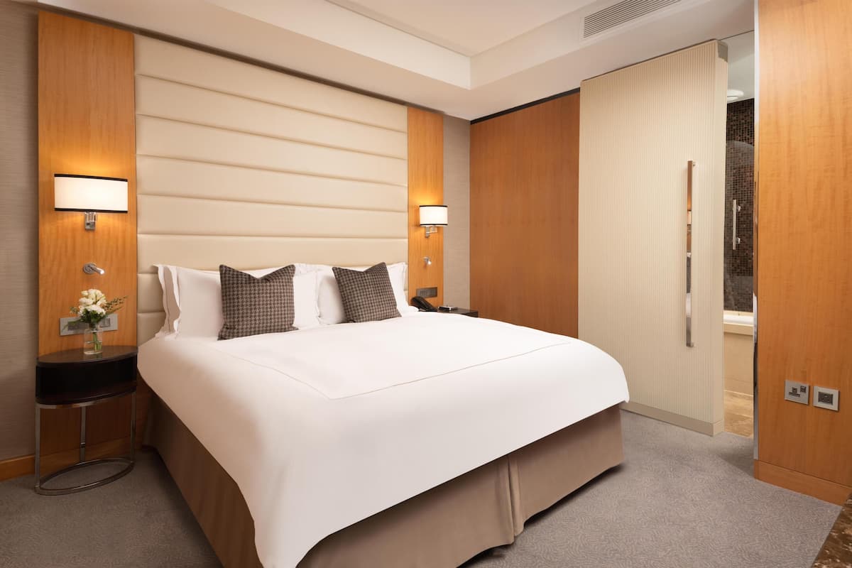 One Bedroom Duplex Suite | 고급 침구, 셀렉트 컴포트 침대, 무료 미니바 품목, 객실 내 금고