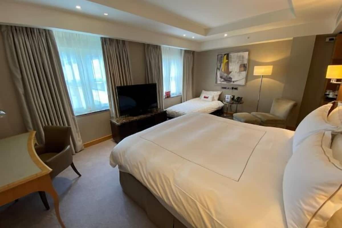 1 bedroom, premium bedding, Select Comfort beds, free minibar items