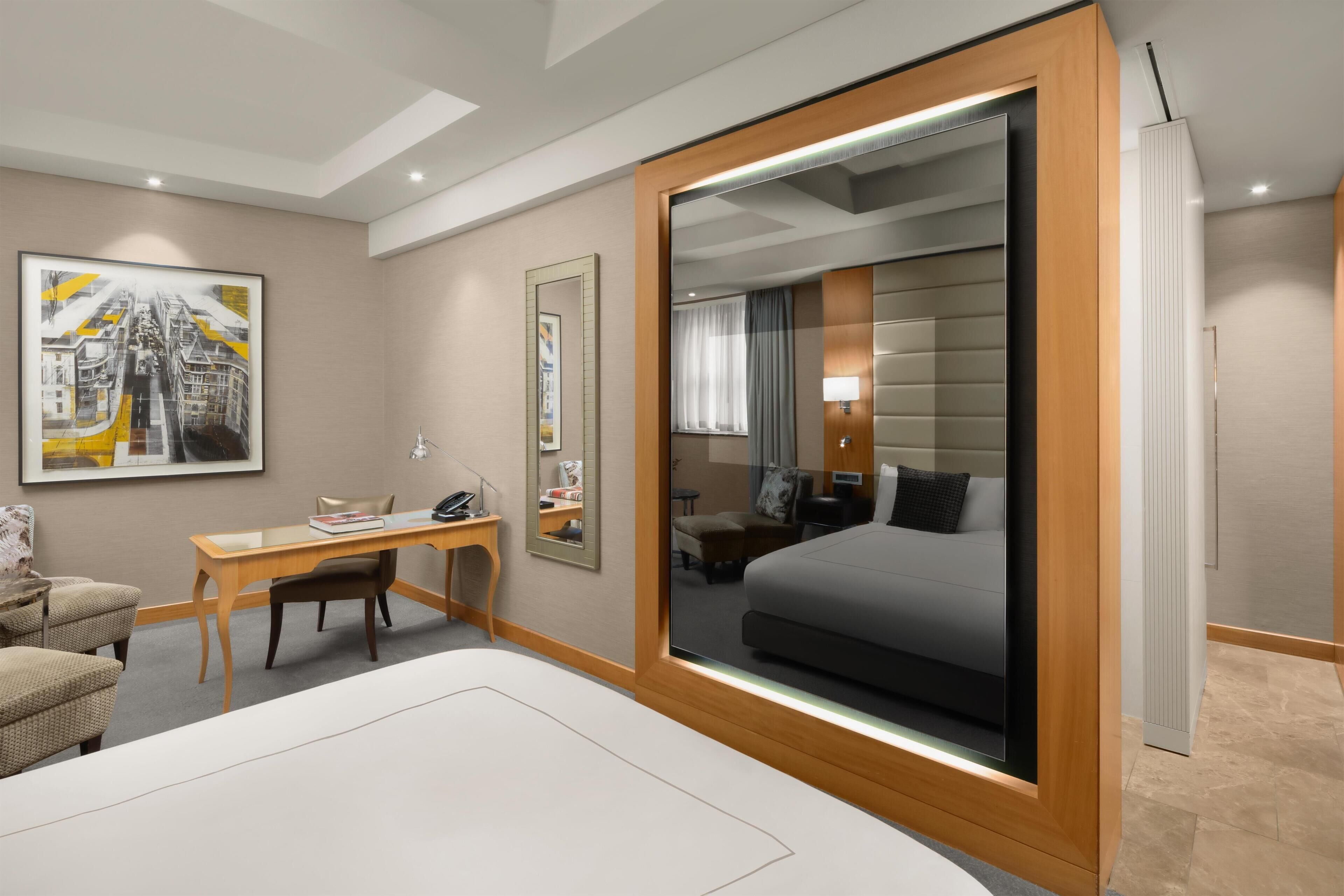 King Executive Accessible With Lounge Access