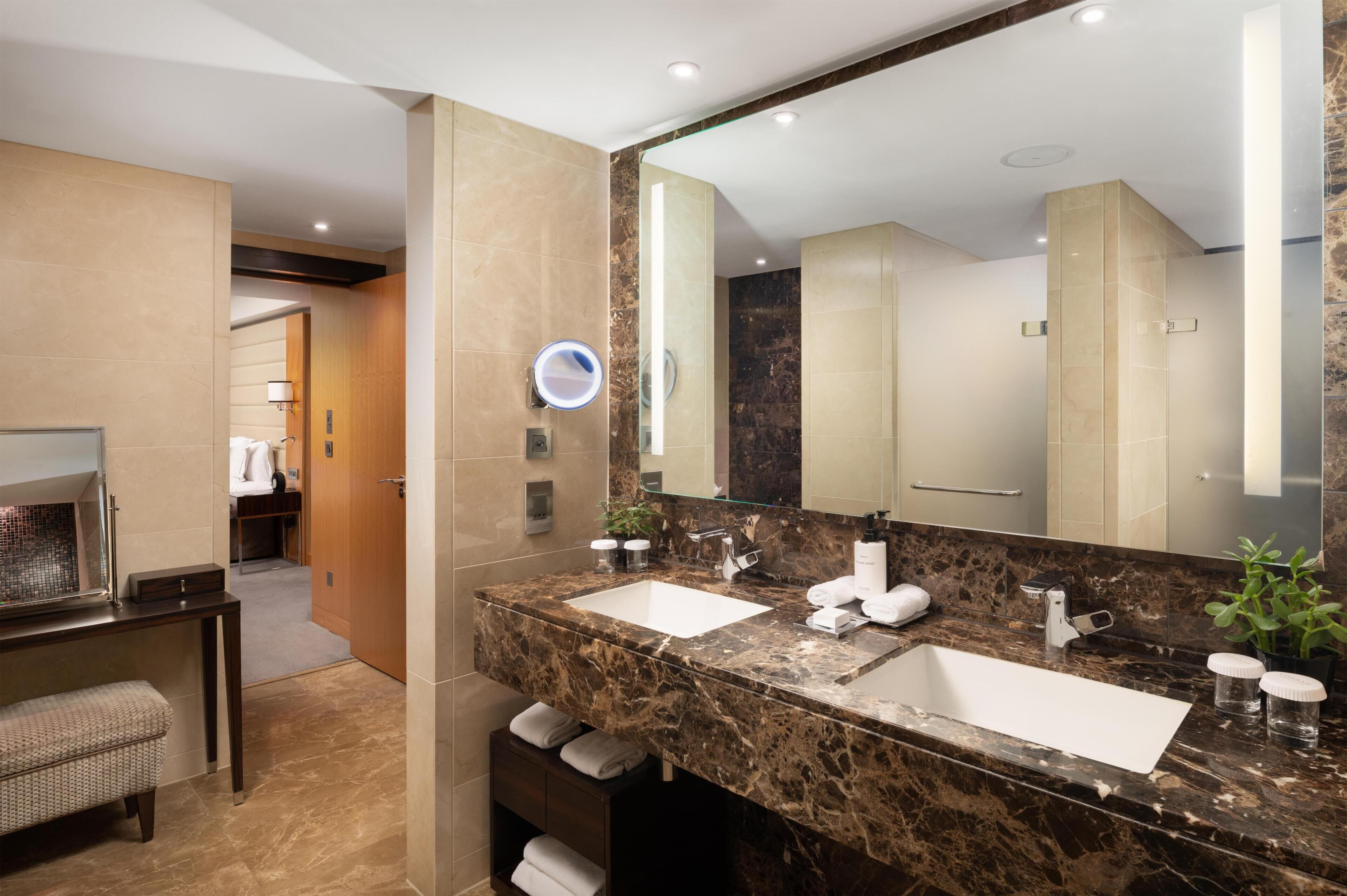 One Bedroom Deluxe Suite | Bathroom