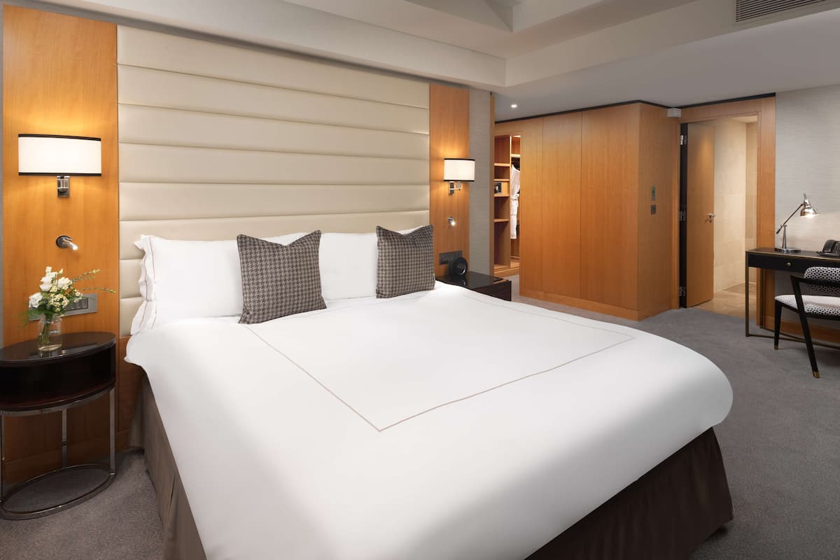 One Bedroom Deluxe Suite | 1 bedroom, premium bedding, Select Comfort beds, free minibar items