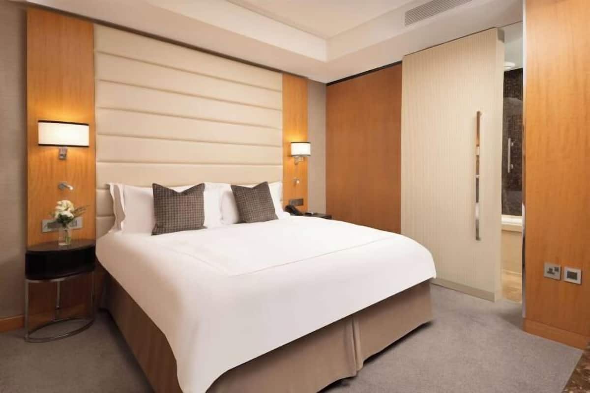 1 bedroom, premium bedding, Select Comfort beds, free minibar items