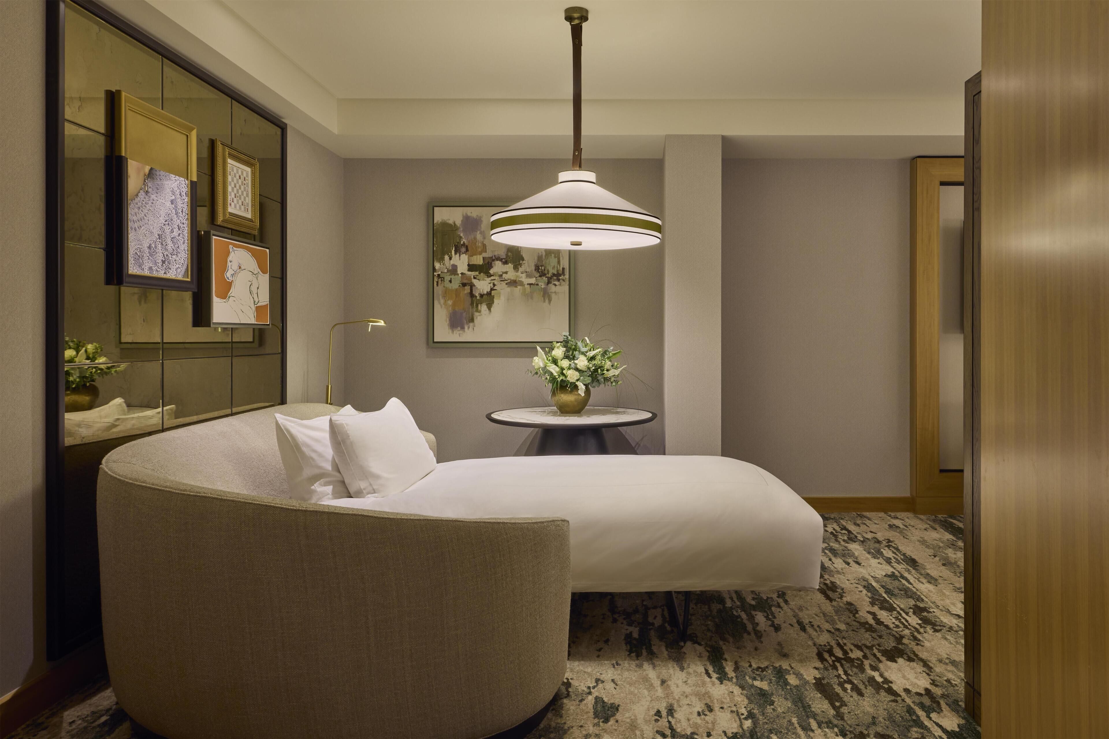 Executive Room, 1 King Bed | Premium bedding, Select Comfort beds, free minibar items, in-room safe