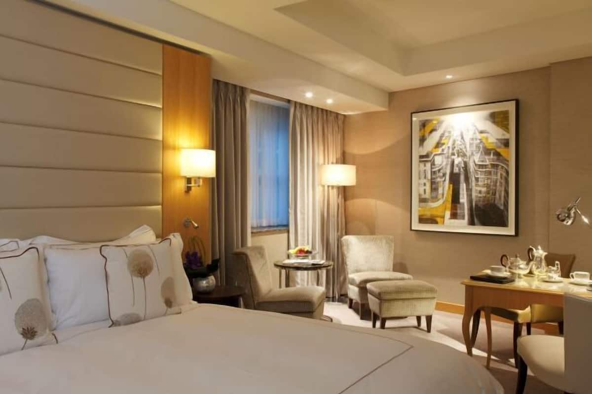 1 bedroom, premium bedding, Select Comfort beds, free minibar items