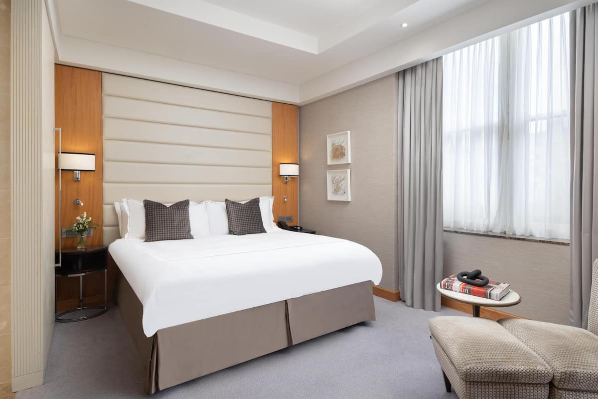 One Bedroom Suite | 고급 침구, 셀렉트 컴포트 침대, 무료 미니바 품목, 객실 내 금고