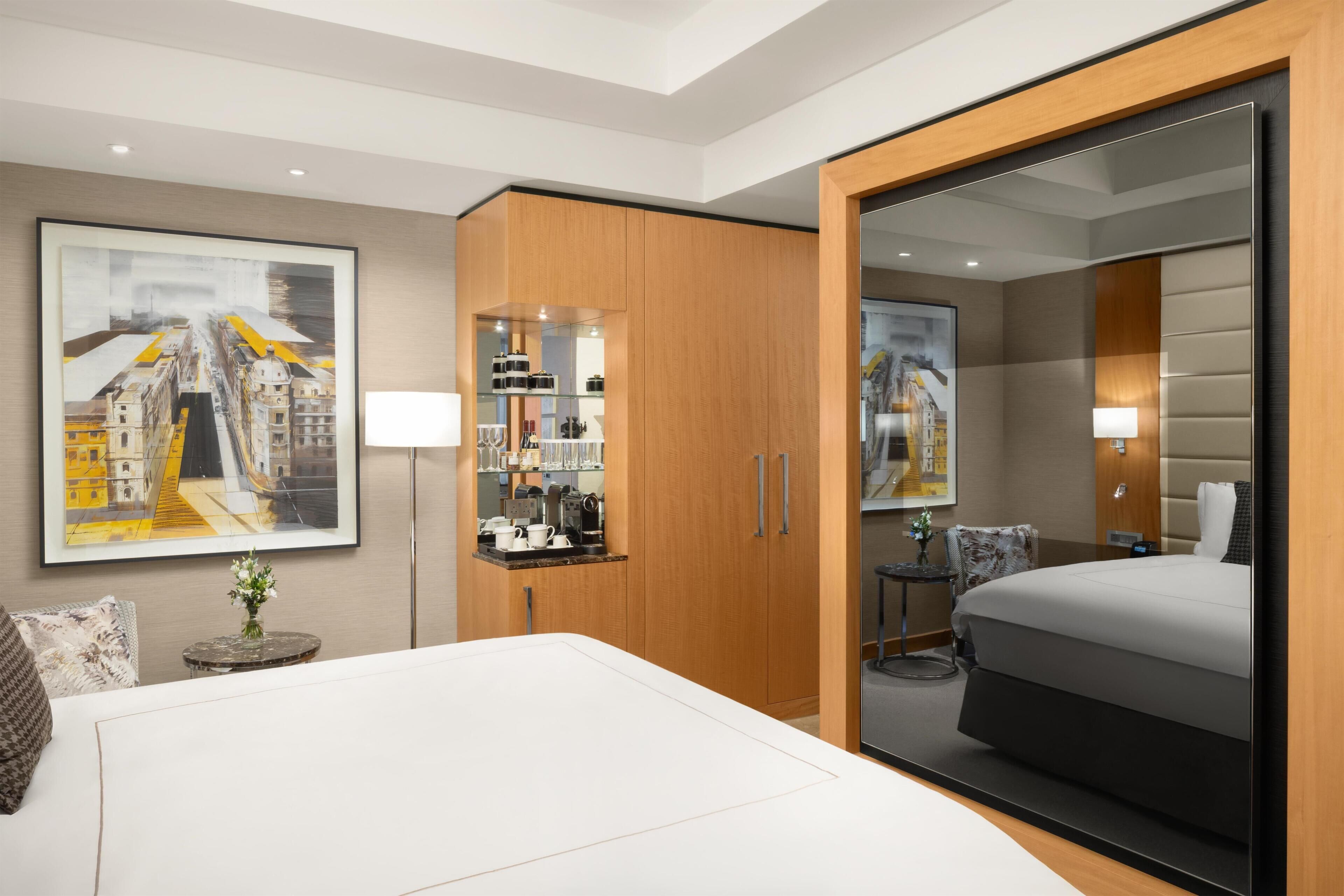 Premium bedding, Select Comfort beds, minibar (some free items)
