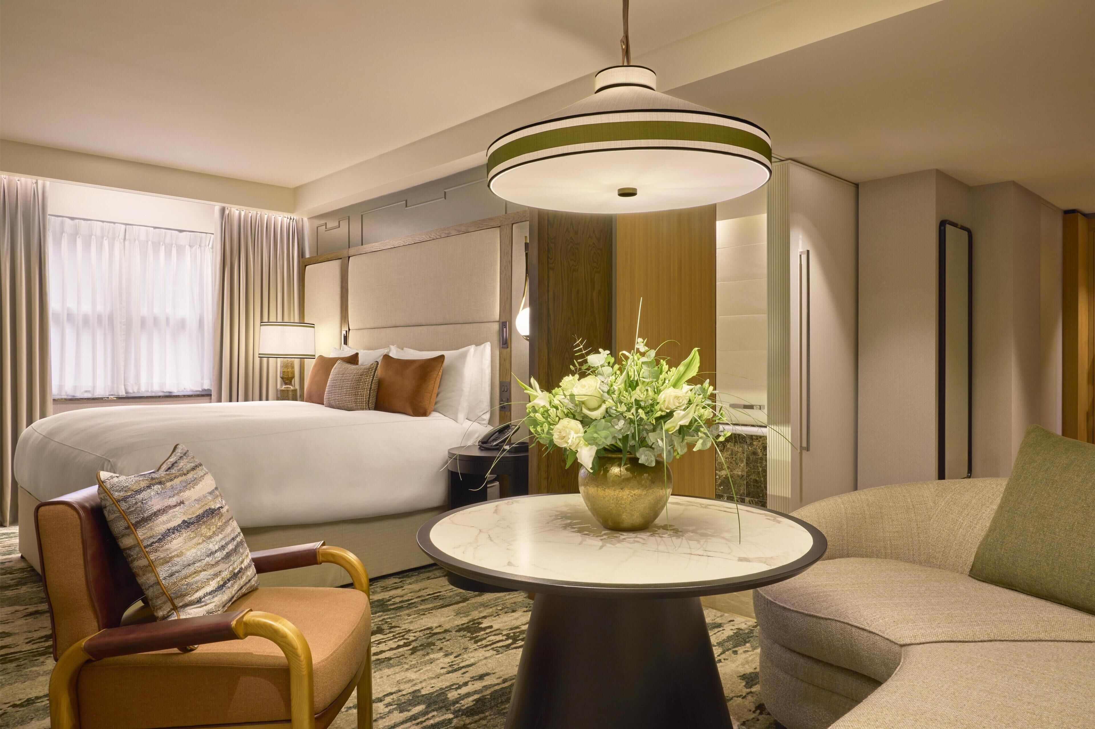 Executive Room, 1 King Bed | Living area | 42-inch flat-screen TV with digital channels, TV