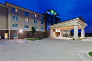 Exterior - Holiday Inn Express Salinas by IHG (Salina)