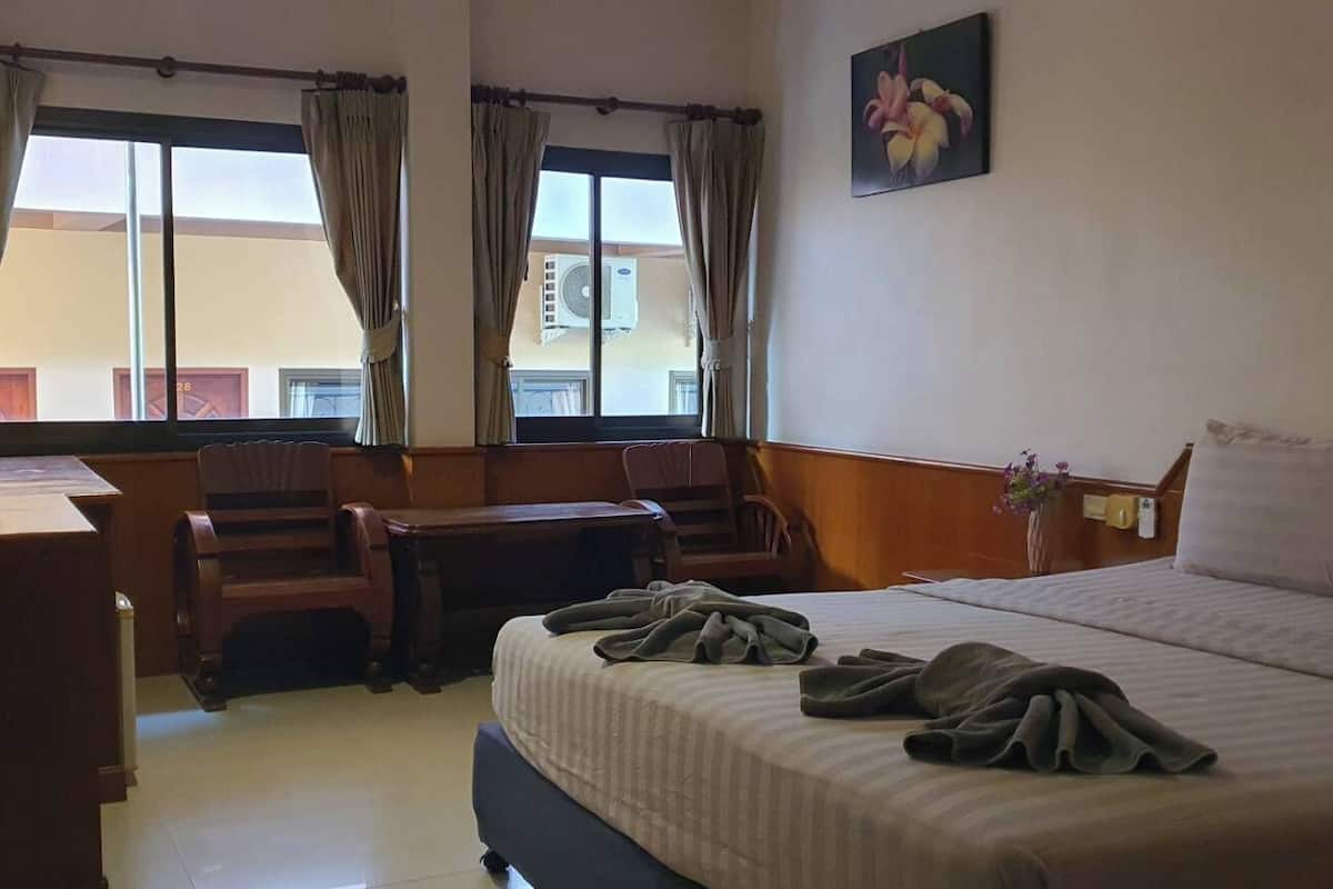 Standard Room, 1 Double Bed | 1 bedroom, minibar, in-room safe, free WiFi