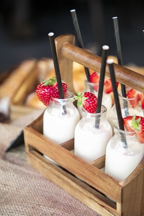 Daily cooked-to-order breakfast for a fee - The Cube Hotel Birmingham (Birmingham)