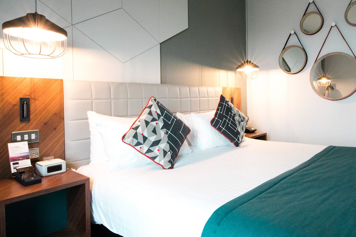 Ropa de cama de alta calidad, colchones Select Comfort y minibar