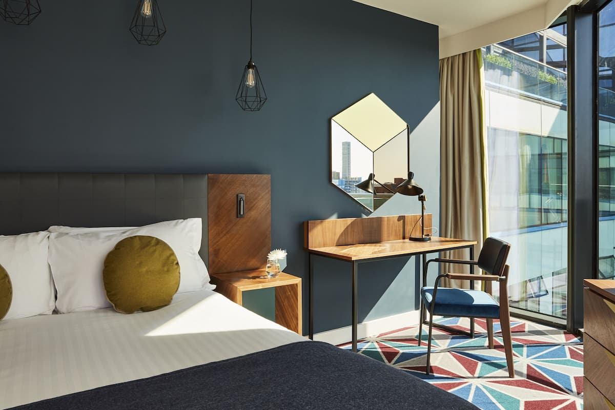 Ropa de cama de alta calidad, colchones Select Comfort y minibar