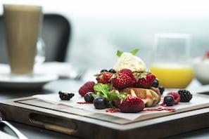 Daily cooked-to-order breakfast for a fee - The Cube Hotel Birmingham (Birmingham)