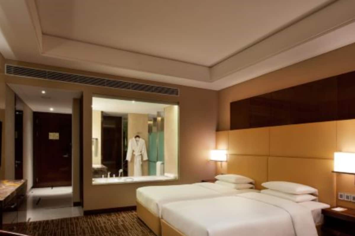 minibar, in-room safe, desk, blackout curtains