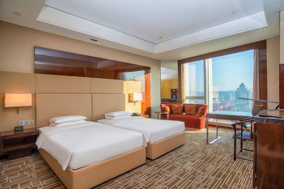 Minibar, in-room safe, desk, blackout curtains