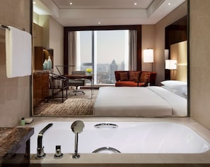 Minibar, két bảo mật tại phòng, bàn, màn/rèm cản sáng 
