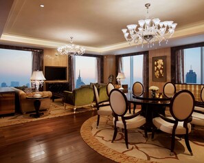 Minibar, in-room safe, desk, blackout drapes - Hyatt Regency Jinan (Jinan)