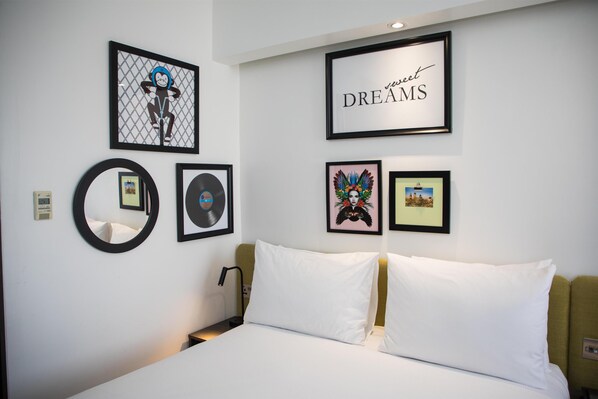 Room, 1 Double Bed | In-room safe, iron/ironing board, cribs (free), WiFi (free) - Hampton by Hilton London Croydon (Croydon)