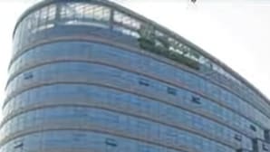 A modern, curved building with multiple floors and large windows. - Holiday Inn Shaoxing by IHG (Shaoxing)
