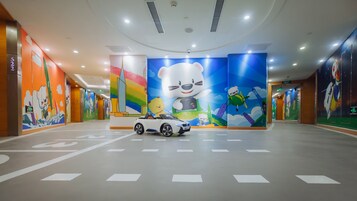 迷你吧、客房内保险箱、办公桌、遮光窗帘