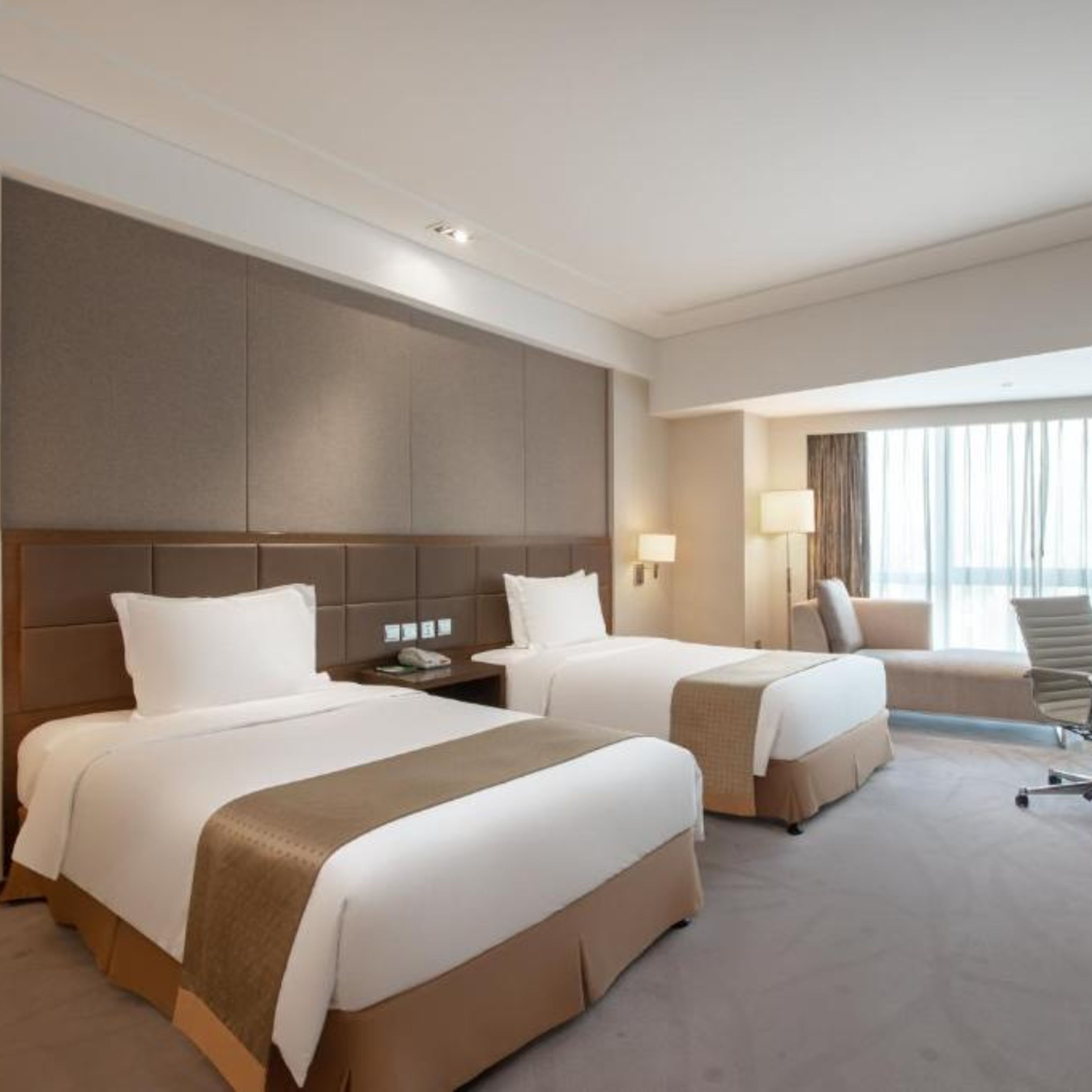 premium room, 2 single beds (high floor) | 1 bedroom, minibar, in-room safe, desk