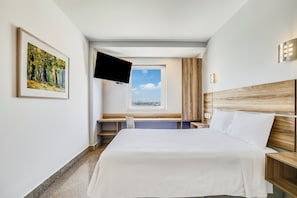 Standard Room | In-room safe, desk, free WiFi, bed sheets