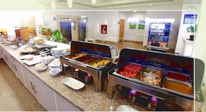 Free daily buffet breakfast