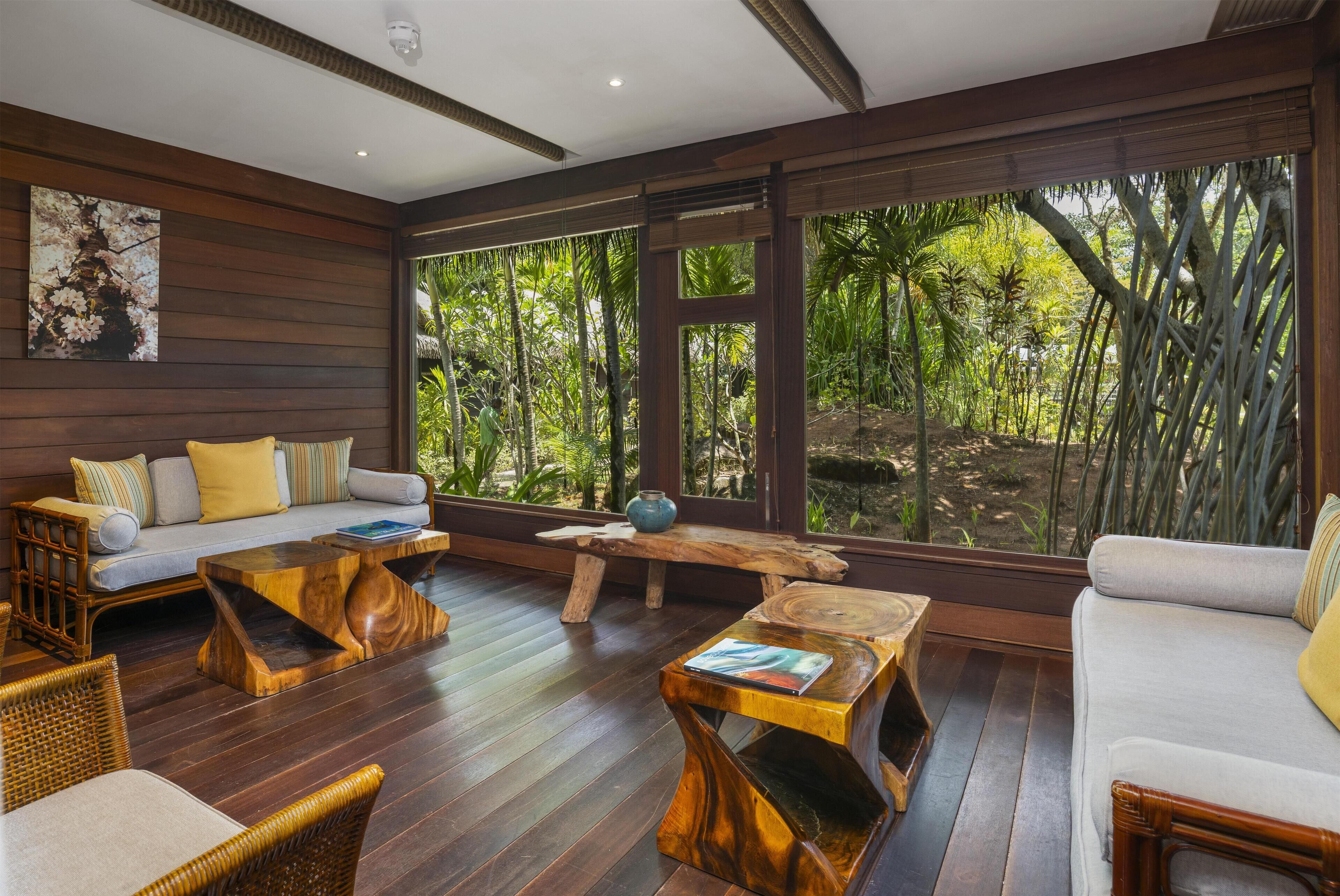 Couples treatment room(s), body treatments, aromatherapy