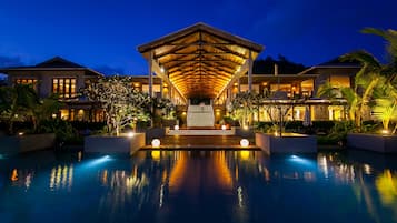 Hồ bơi ngoài trời, mở cửa từ 7:00 đến 19:00, dù/ô trên bãi biển/hồ bơi