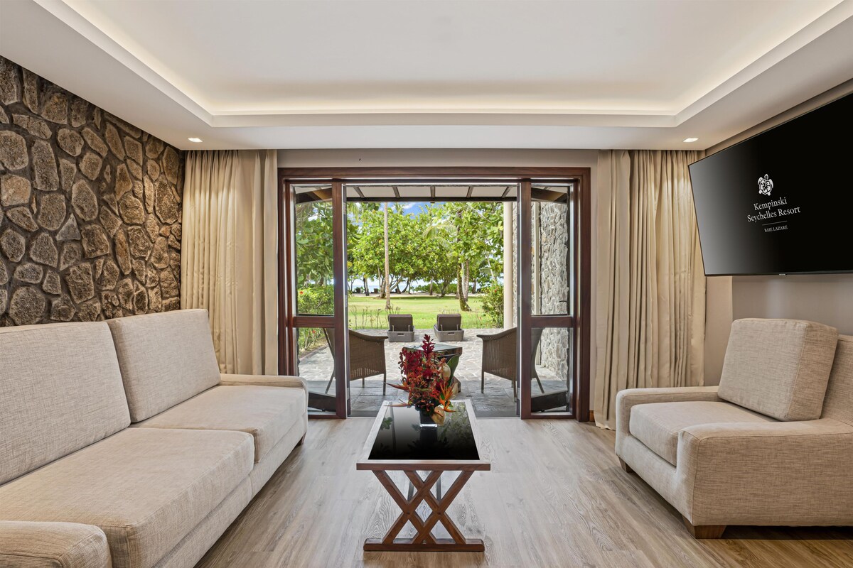 Suite Deluxe (The Picault Suite) | Zona de estar | Televisión de 42 pulgadas con canales premium
