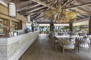 3 restaurantes; se sirve desayuno, almuerzo y cena