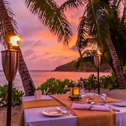 3 restaurants, breakfast, lunch, dinner served; international cuisine