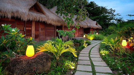Couples treatment rooms, body treatments, aromatherapy. Kempinski Seychelles Resort