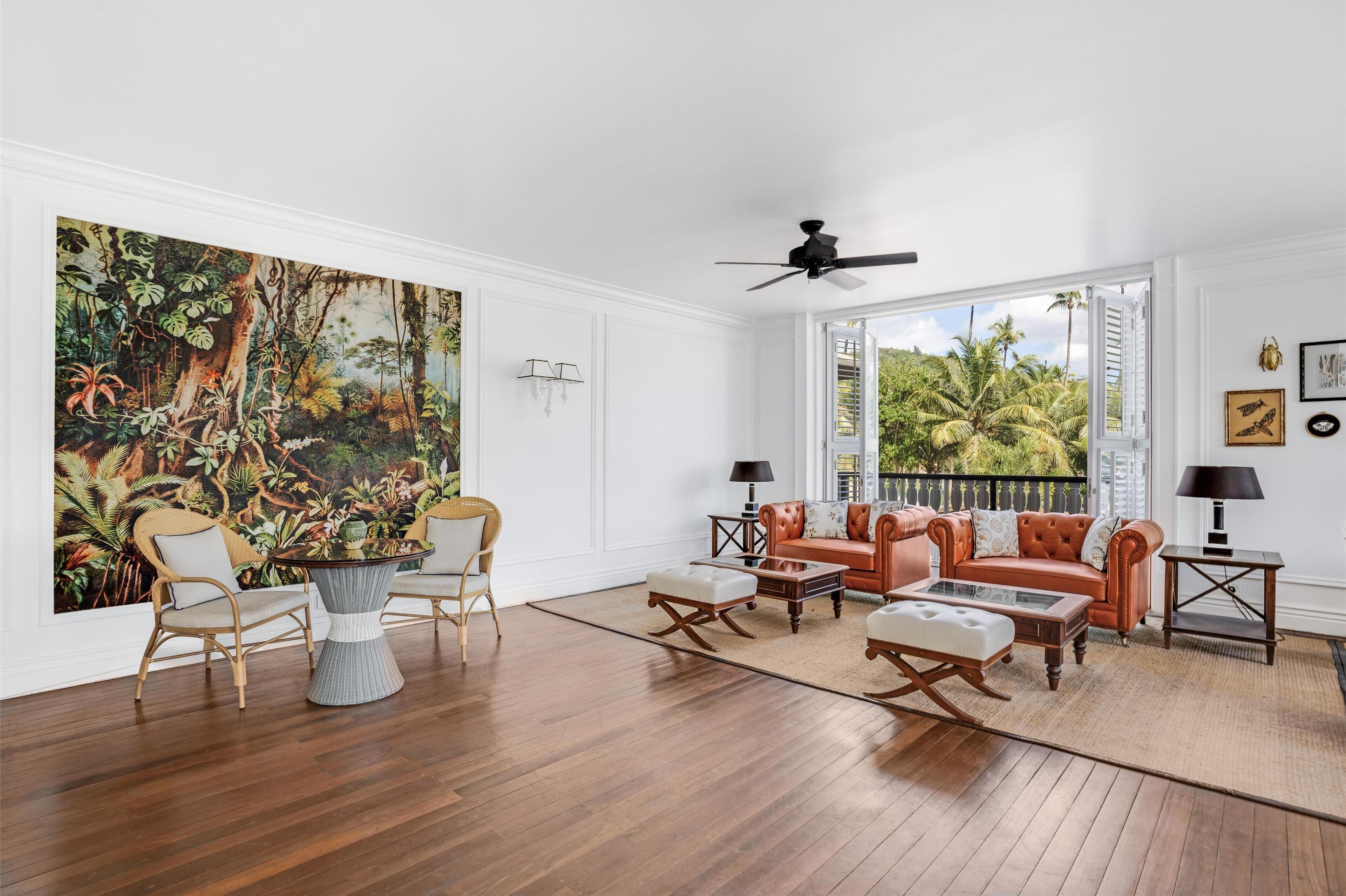 lobby lounge, ocean views, open daily