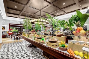 3 Restaurants, Frühstück, Mittagessen, Abendessen, internationale Küche