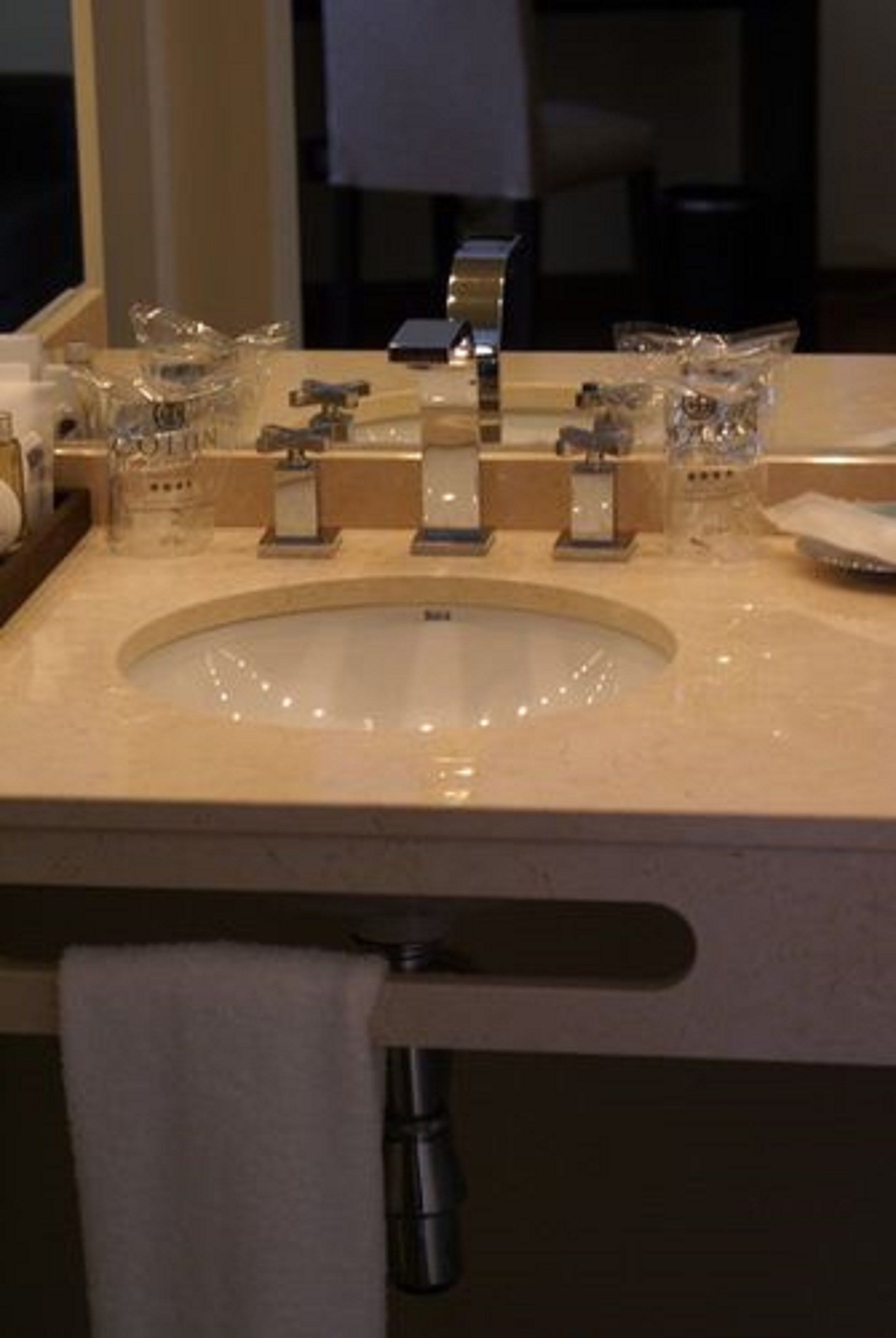 in-room safe, free wifi, bed sheets