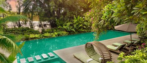 Outdoor pool, pool umbrellas, sun loungers