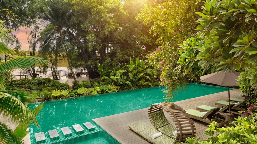 An Lam Retreats Saigon River