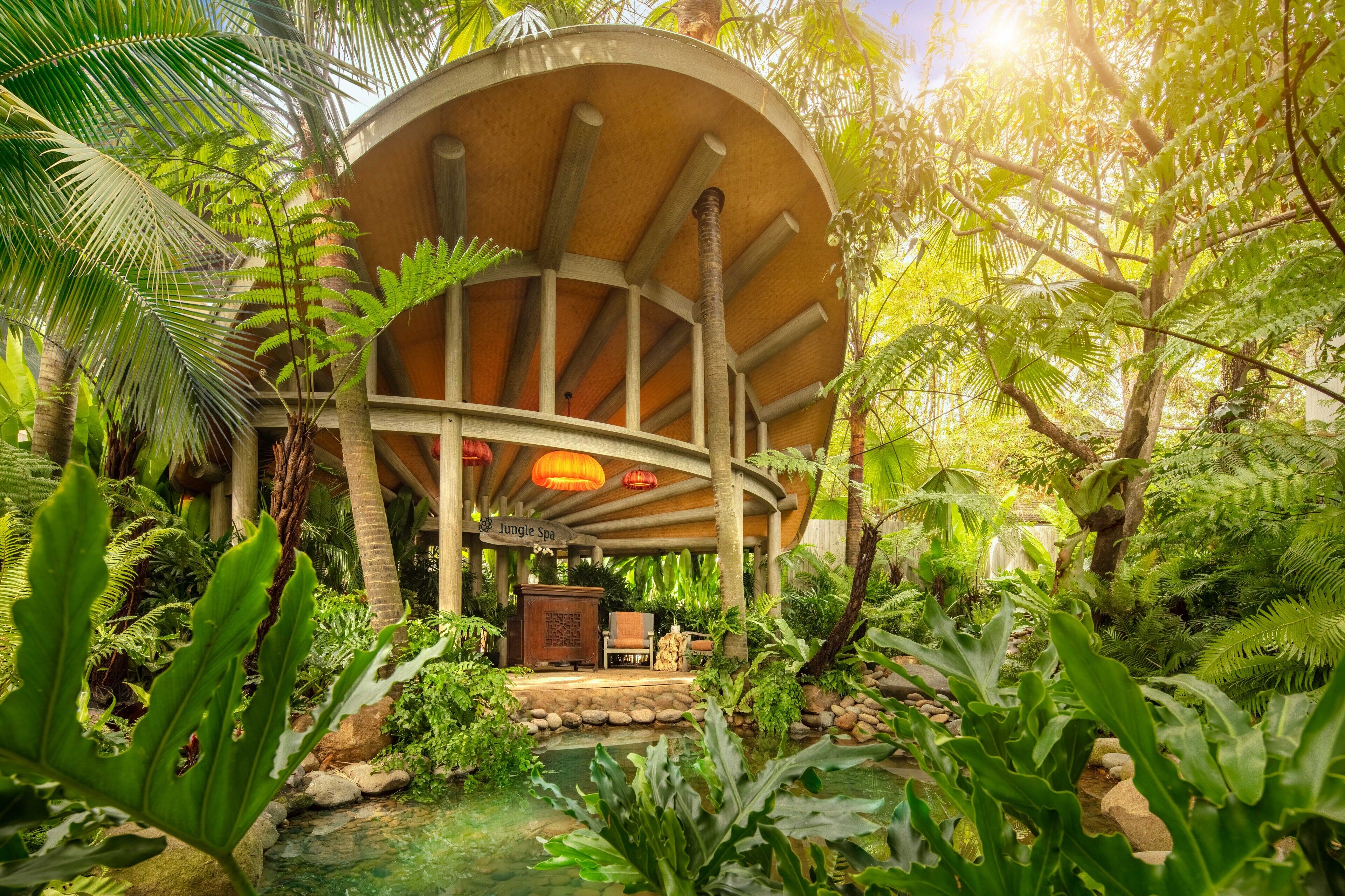 カップル用トリートメントルーム、ボディ トリートメント、アロマテラピー、ホットストーンマッサージ、ディープティシュー マッサージ、ボディラップ