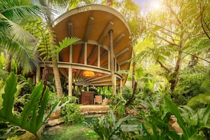 Couples treatment rooms, body treatments, aromatherapy